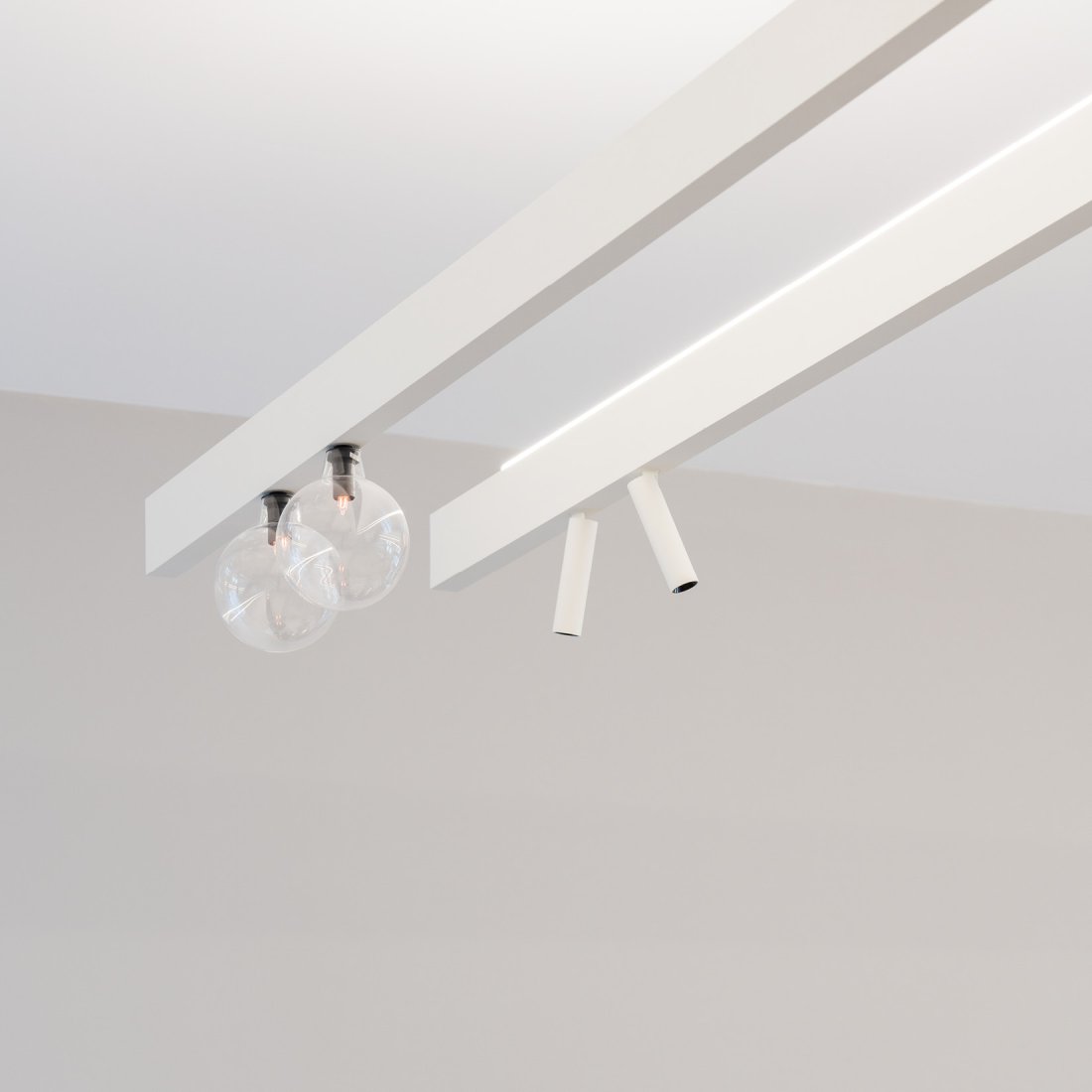 Hängende Lichtschienen als Maßanfertigung von PSLab