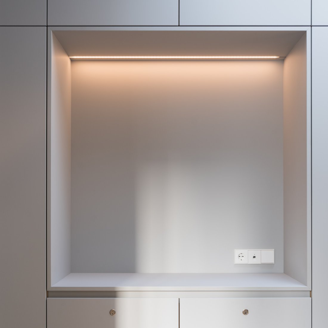 Detail der Kopierstation als Nische in Einbauschrank von Bonauer Bölling Architekten