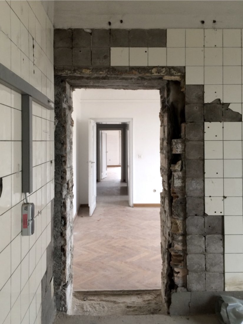 Neuer Durchbruch vom zukünftigen Masterbad zum Schlafzimmer vor dem Umbau