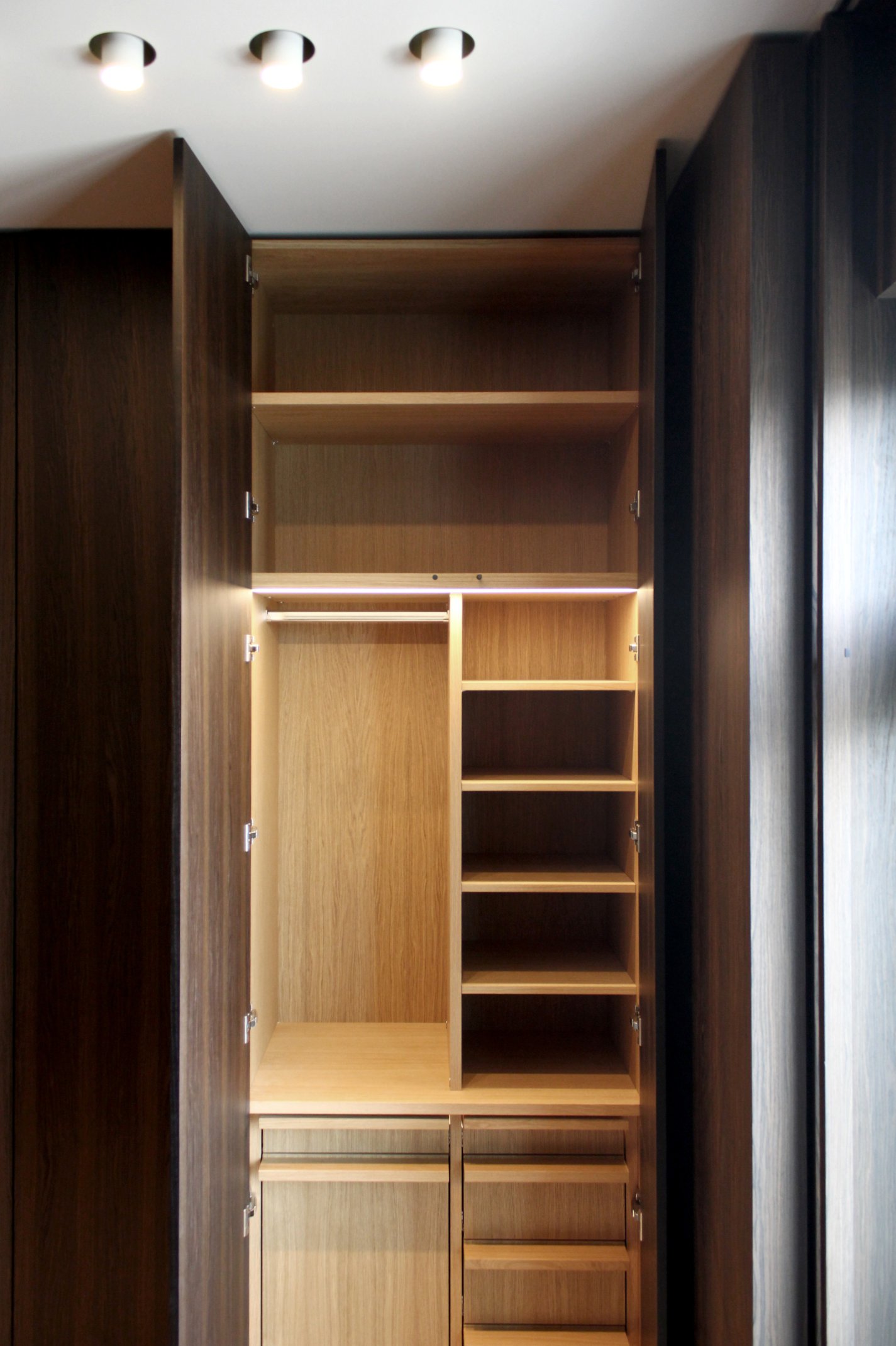 Maßgefertigte Ankleide aus Eiche